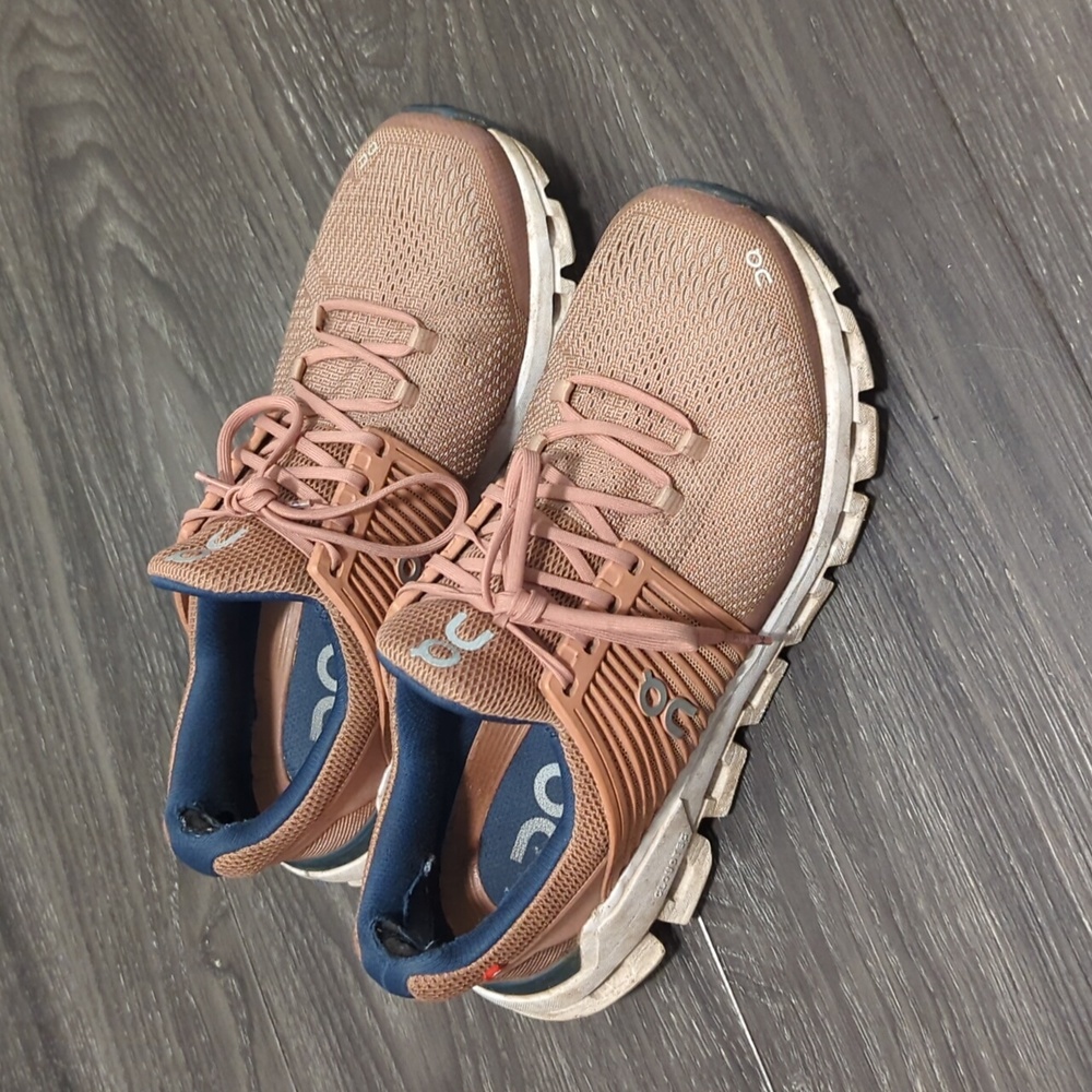 ON Cloud Cloudswift Women's Running Sneakers in Apricot/Blue